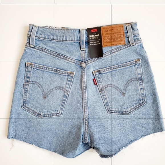 Levi’s Ribcage Denim High Rise Waisted Shorts Tango Pulse New - Picture 2 of 4